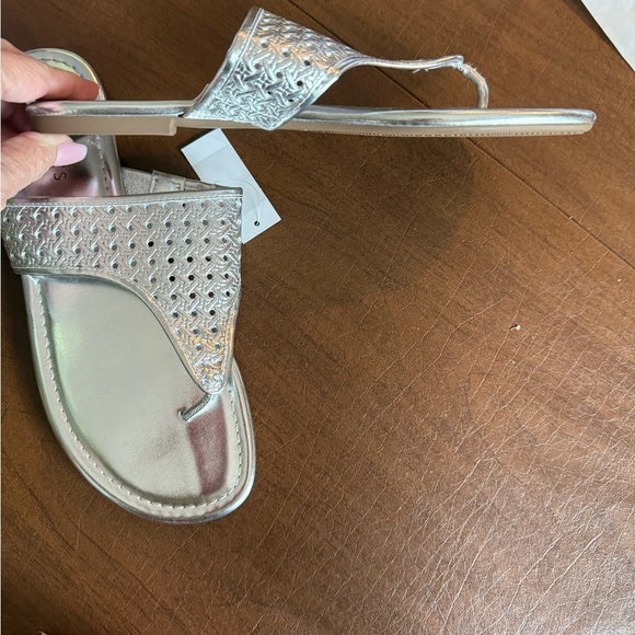 NWT Talbots Metallic Silver Woven Sandals SZ 9 Never Worn - Picture 2 of 12
